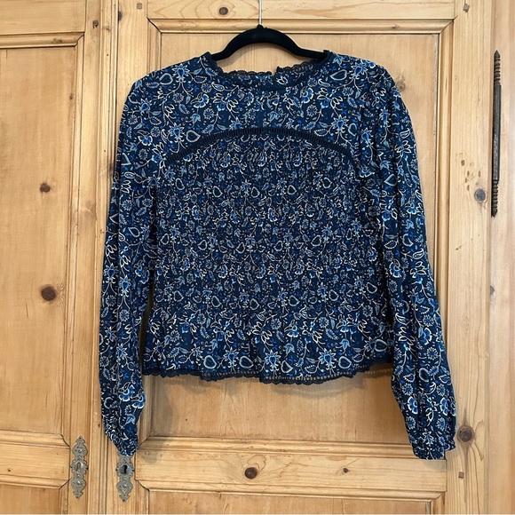 LOFT Tops - LOFT Women’s Navy Floral Cropped Smocked Top with Ruffled Hem. Sz M